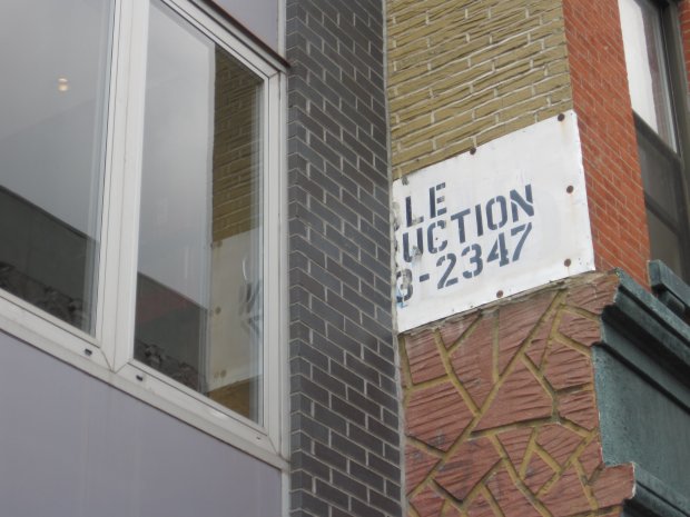 Le Uction